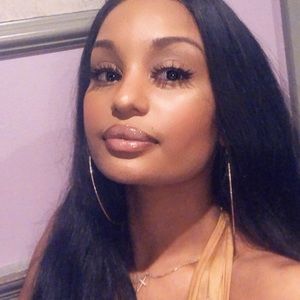 Meet your Posher, Nilzaida